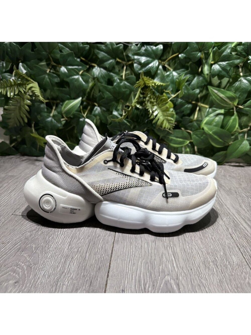 Brooks Aurora BL 1203541B108 White Black Running Shoes Women’s 7.5
